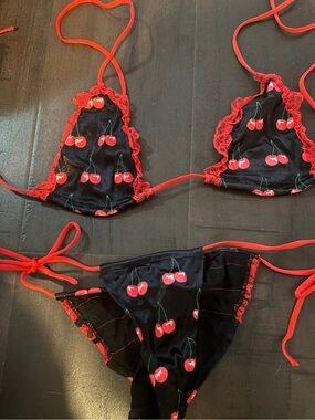 Vintage Y2K Cherry Print Triangle Lace Trim Bikini Set Black & Red small nwot